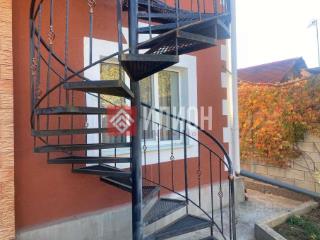 3-этажный дом, 249 м², 6 соток