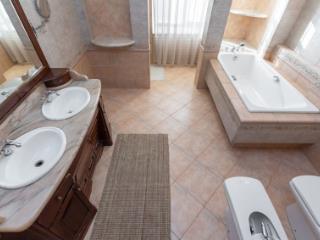 3-комн. квартира, 146.2 м², 7/10 этаж