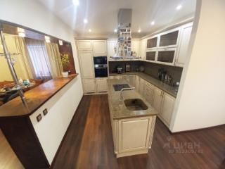 2-этажный коттедж, 200 м², 9 соток