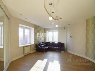 3-этажный дом, 740 м², 8 соток