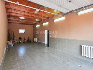  дом, 240.1 м², 9 соток