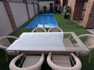  коттедж, 220 м², 6 соток