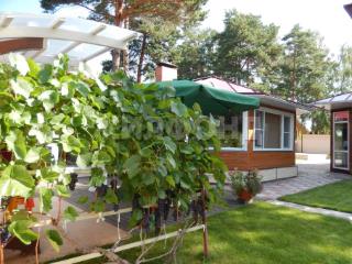  дом, 340 м², 7.6 соток