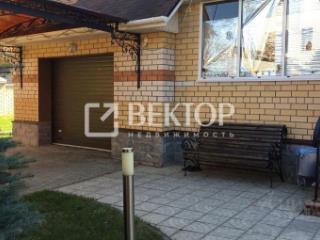 3-этажный дом, 320 м², 8 соток