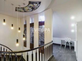 3-этажный дом, 740 м², 8 соток