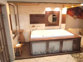 2-комн. квартира, 82 м², 2/4 этаж