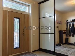  дом, 320 м², 10 соток