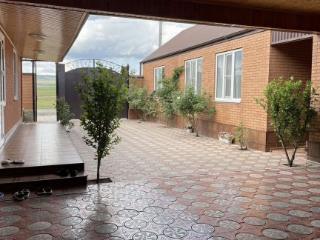  дом, 300 м², 10 соток