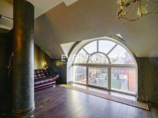 3-этажный дом, 740 м², 8 соток