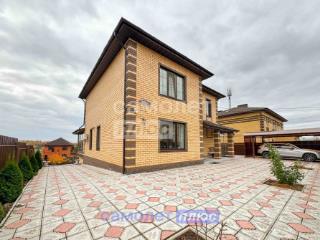 3-этажный дом, 262.2 м², 8 соток