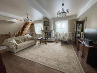  дом, 286.8 м², 17.85 соток