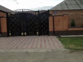  дом, 300 м², 10 соток