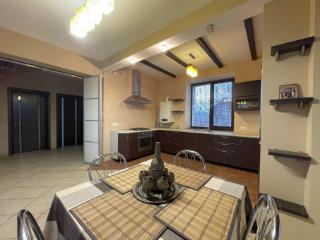 3-этажный дом, 226 м², 20 соток