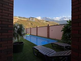  коттедж, 220 м², 6 соток