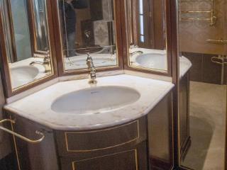  коттедж, 700 м², 48.9 соток