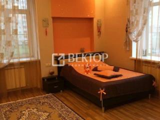 3-этажный дом, 320 м², 8 соток
