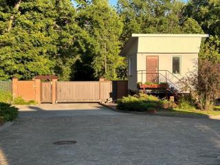  дом, 371 м², 42.5 сотки