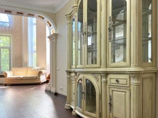 3-этажный дом, 469.2 м², 19 соток