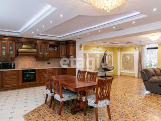 3-этажный дом, 432 м², 16.92 соток