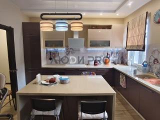  дом, 320 м², 10 соток