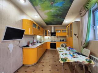 3-этажный дом, 260 м², 15 соток