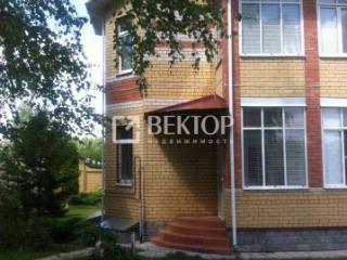 3-этажный дом, 320 м², 8 соток