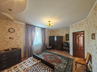 3-этажный коттедж, 250 м², 8 соток