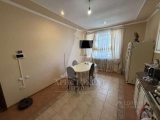 3-этажный дом, 377.5 м², 4.4 сотки