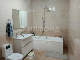  дом, 220 м², 8 соток