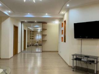 3-комн. квартира, 130 м², 10/13 этаж