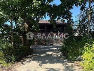 3-этажный дом, 250 м², 7.38 соток