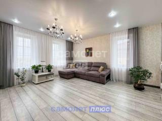 3-этажный дом, 262.2 м², 8 соток