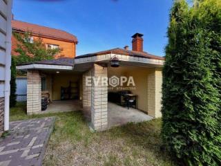 3-этажный дом, 740 м², 8 соток