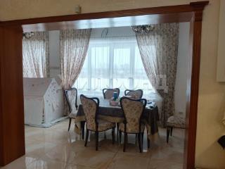  дом, 220 м², 8 соток