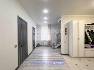 3-этажный дом, 262.2 м², 8 соток