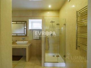 3-этажный дом, 740 м², 8 соток