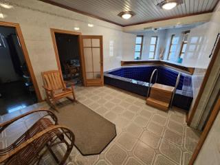 3-этажный дом, 450 м², 18 соток