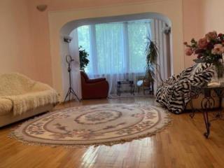 5-комн. квартира, 180 м², 2/4 этаж