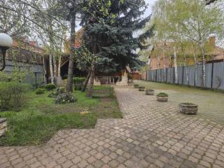 3-этажный дом, 450 м², 18 соток