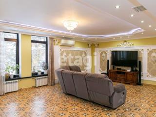 3-этажный дом, 432 м², 16.92 соток