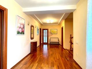 3-этажный коттедж, 350 м², 15 соток