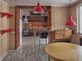  дом, 340 м², 7.6 соток