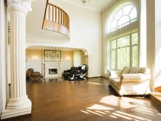 3-этажный дом, 469.2 м², 19 соток