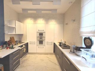 3-комн. квартира, 145.5 м², 5/14 этаж