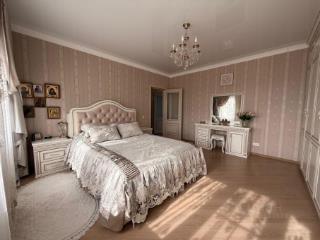 3-этажный дом, 309 м², 10 соток