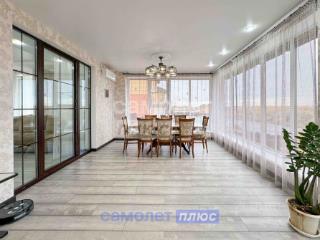 3-этажный дом, 262.2 м², 8 соток