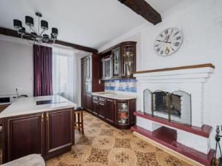 3-этажный дом, 194.8 м², 10 соток