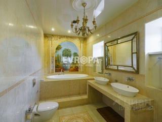 3-этажный дом, 740 м², 8 соток