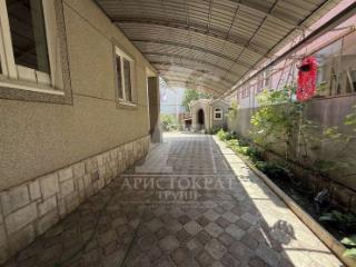 3-этажный дом, 377.5 м², 4.4 сотки