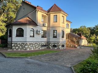  дом, 371 м², 42.5 сотки